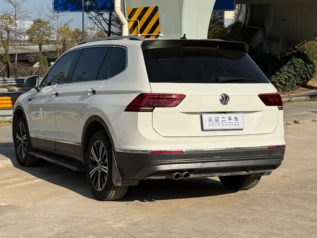 VOLKSWAGEN TIGUAN L