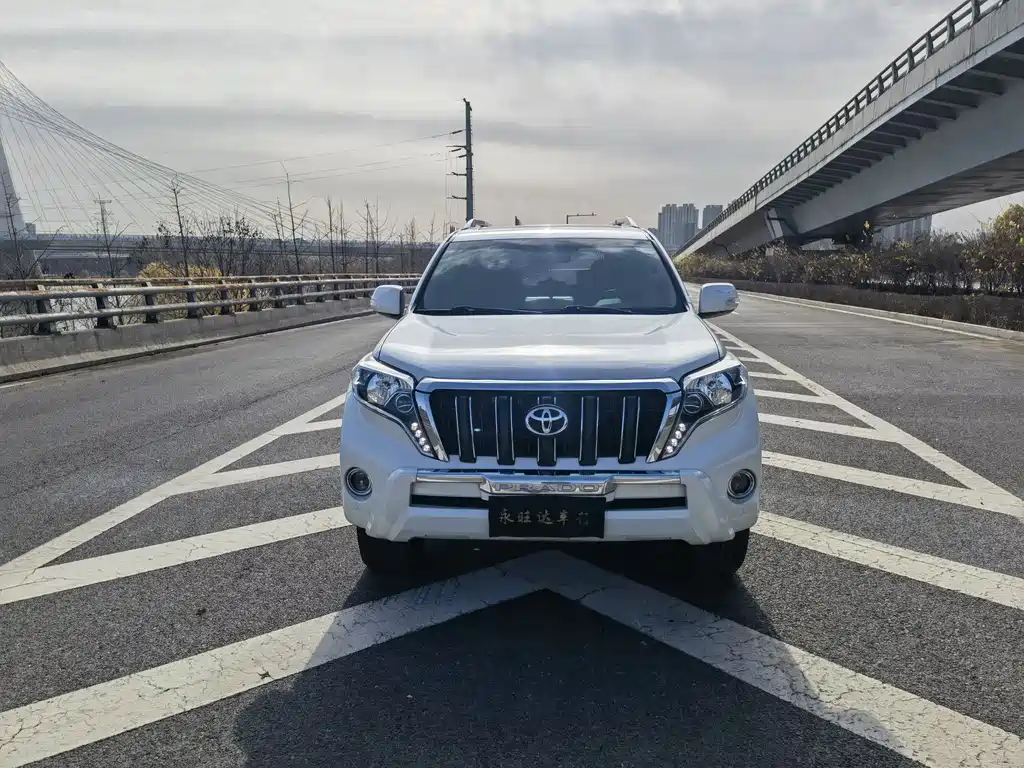 TOYOTA PRADO