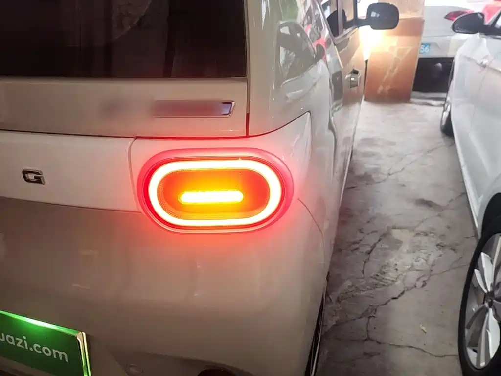 Wuling MINIEV — миниатюра 8