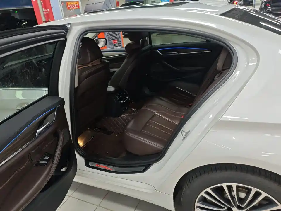 BMW 5 Series — миниатюра 5