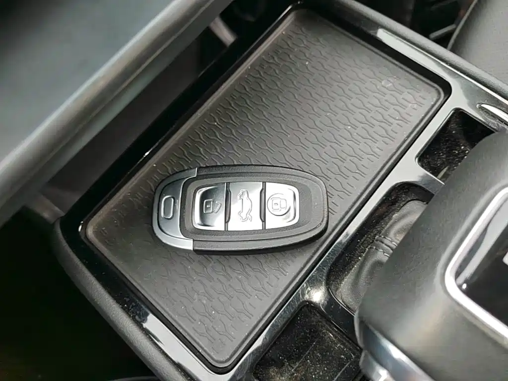 Hongqi Hongqi E-QM5 — миниатюра 9