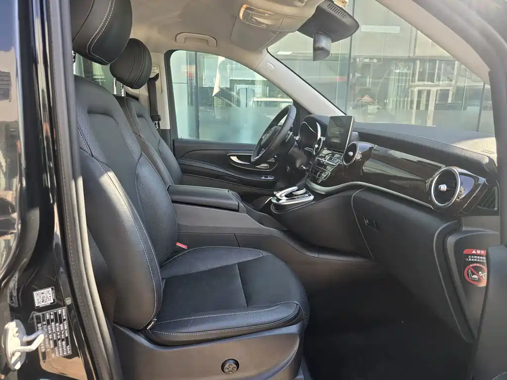 Mercedes-Benz V-Class — миниатюра 17