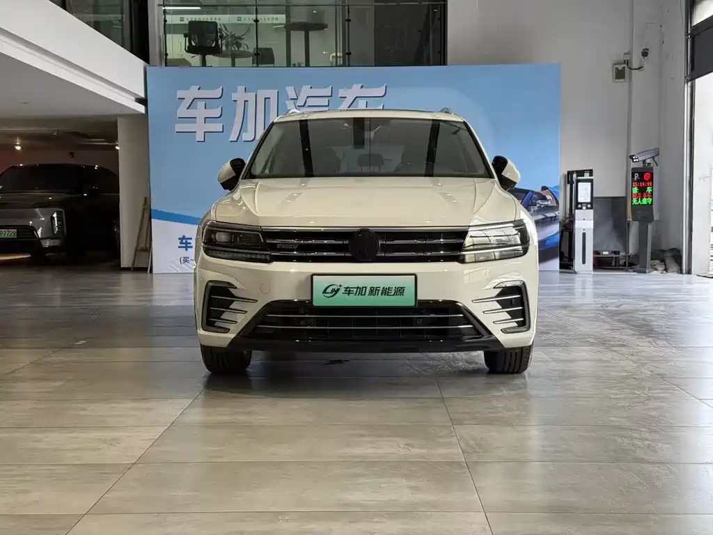 Volkswagen Tiguan L PHEV — миниатюра 2