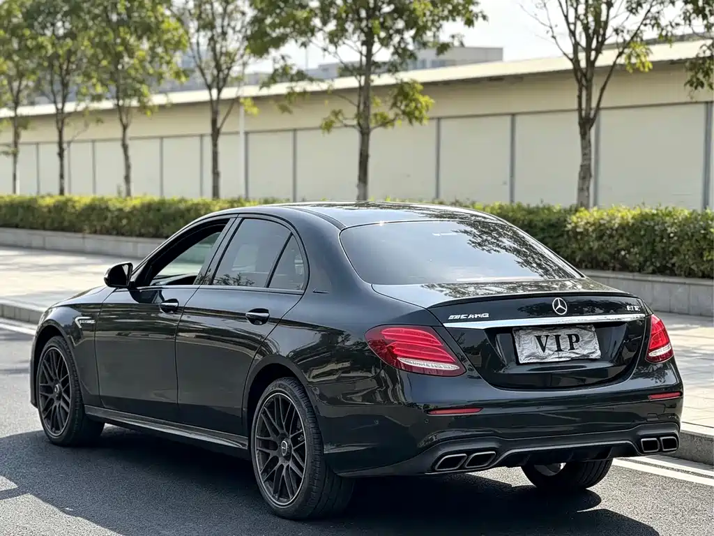 Mercedes-Benz E-Class — миниатюра 7
