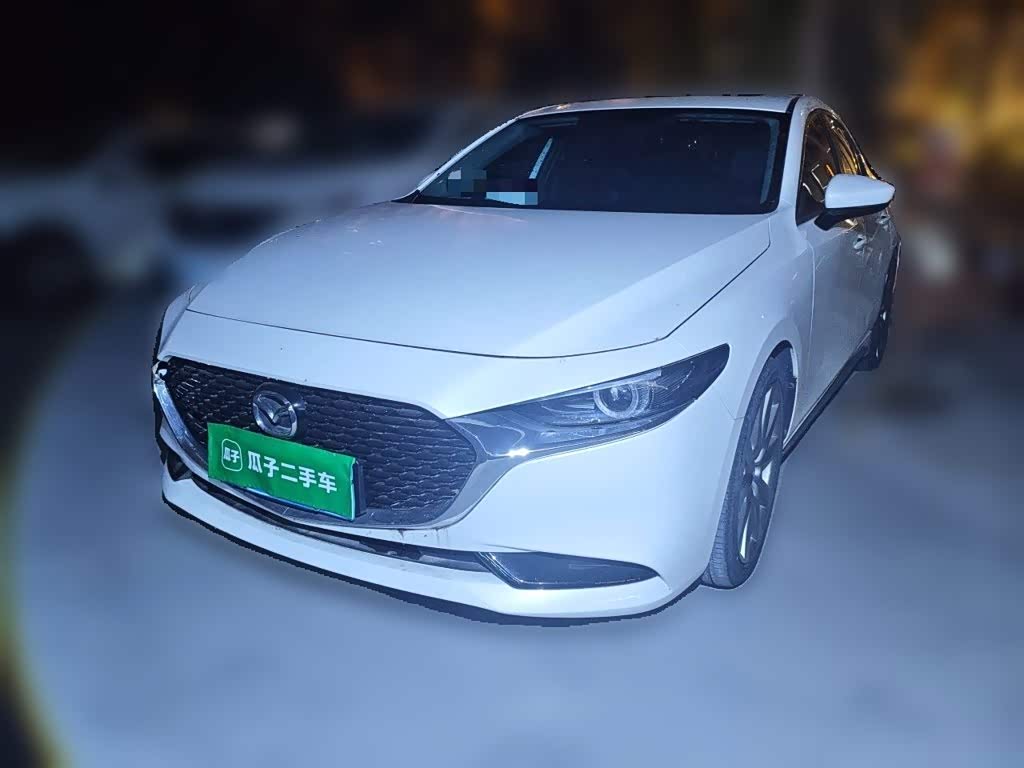 Mazda Mazda3 Axela 2.0 л 2023 г. Белый, пробег 19200 км