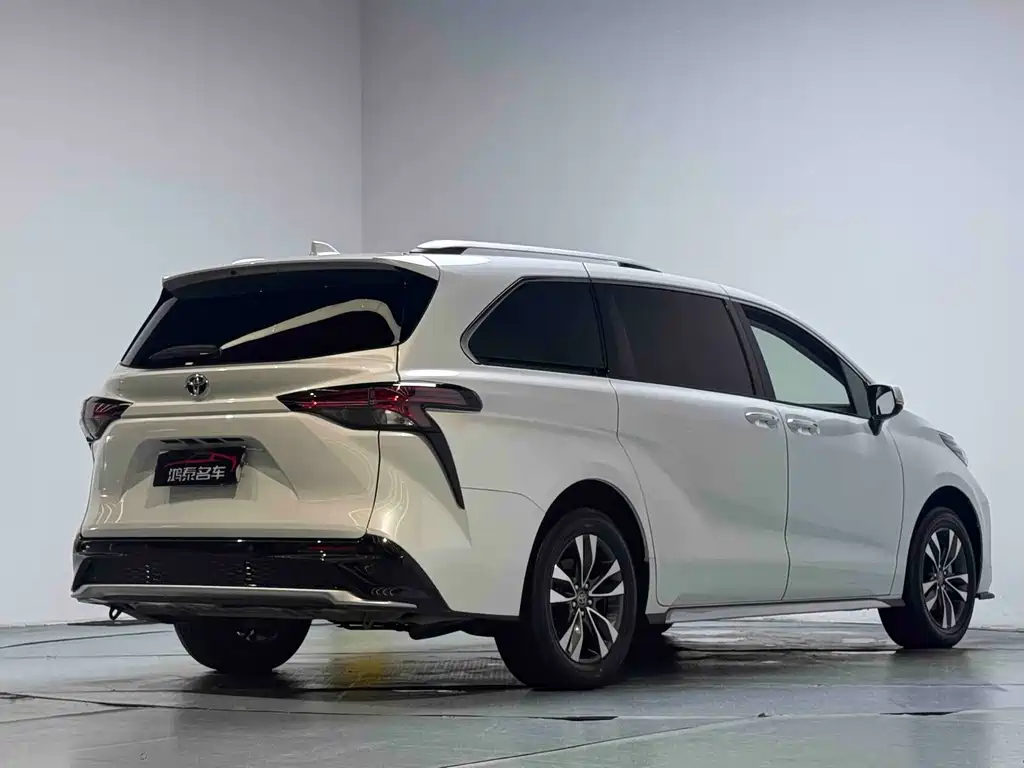 Toyota Granvia 2.5L Hybrid Luxury Edition, фото 17
