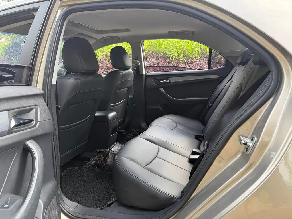 Roewe 360 — миниатюра 5