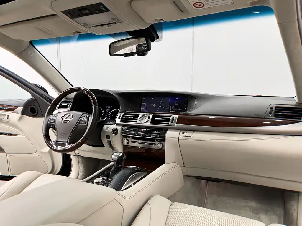 Lexus LS 460L 4WD Premium Edition, фото 17
