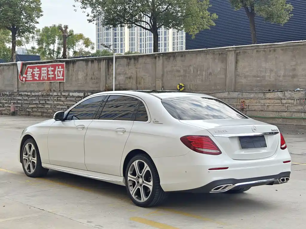 MERCEDES-BENZ E CLASS