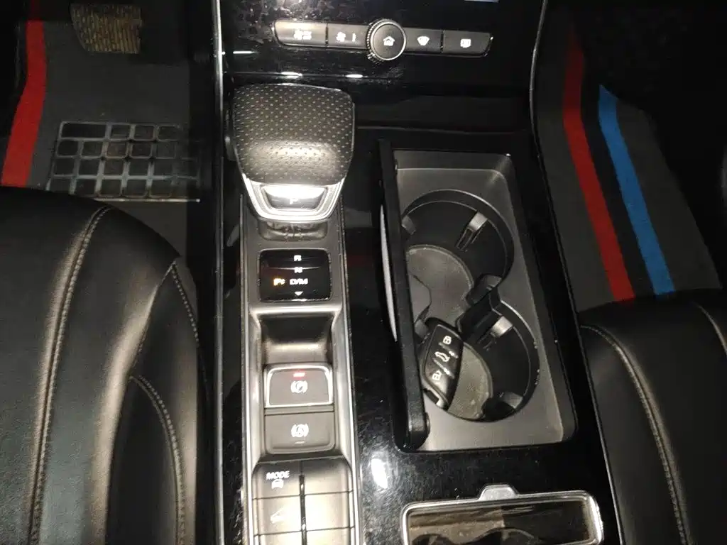Roewe RX5 MAX — миниатюра 10