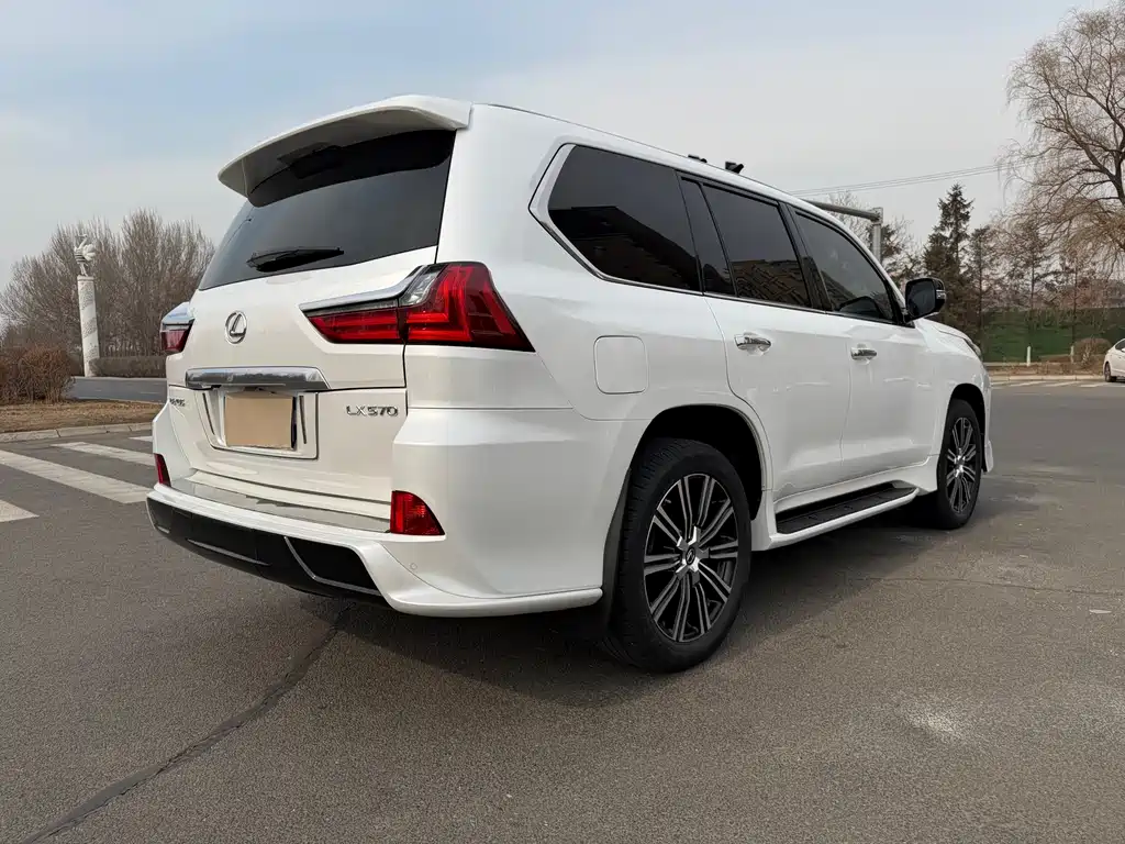 LEXUS LX