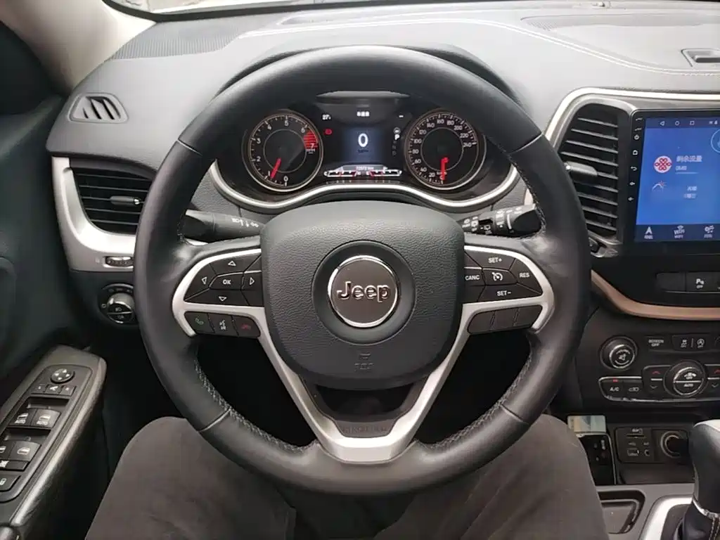 Jeep Cherokee — миниатюра 11