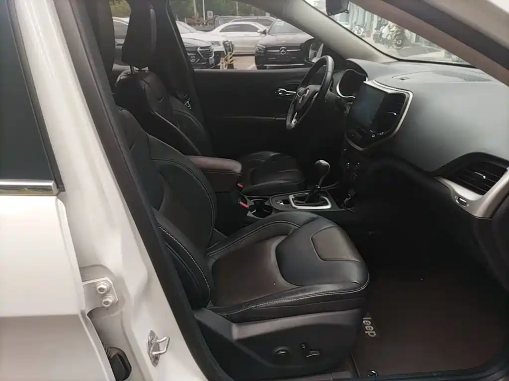 Jeep Cherokee — миниатюра 25