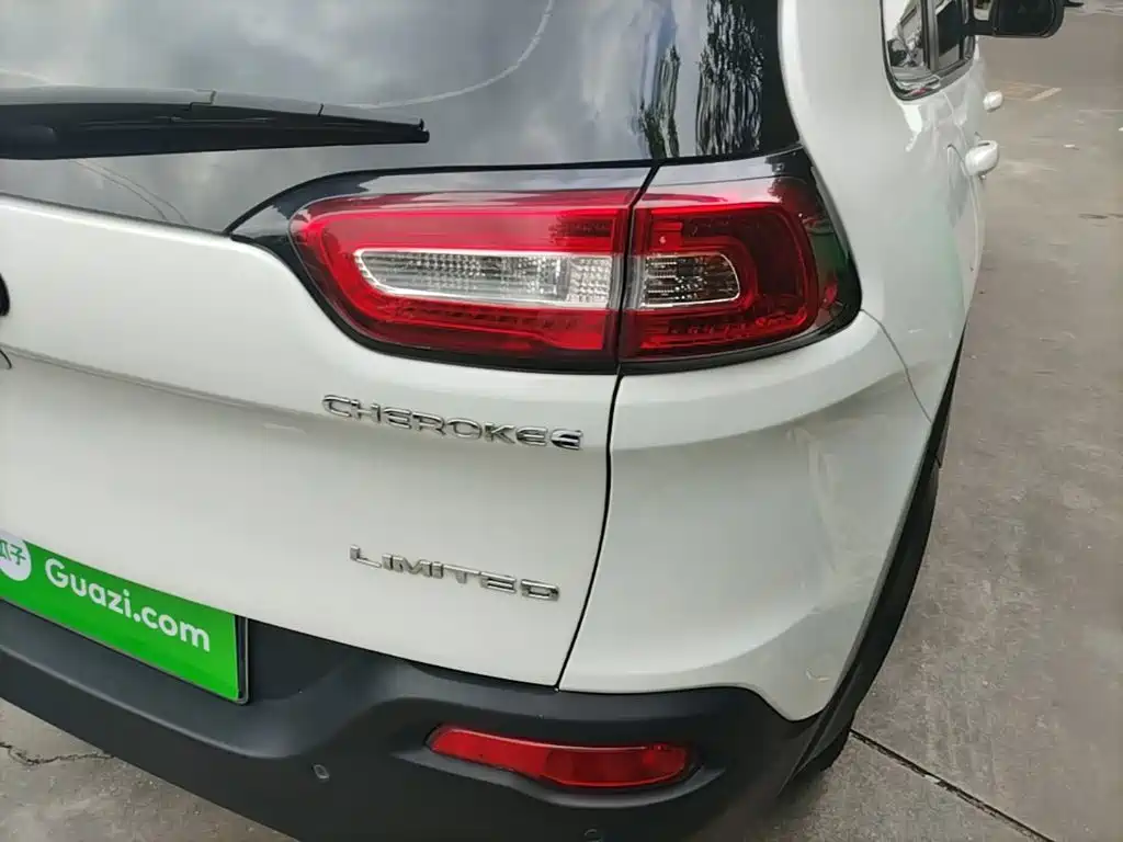 Jeep Cherokee — миниатюра 8