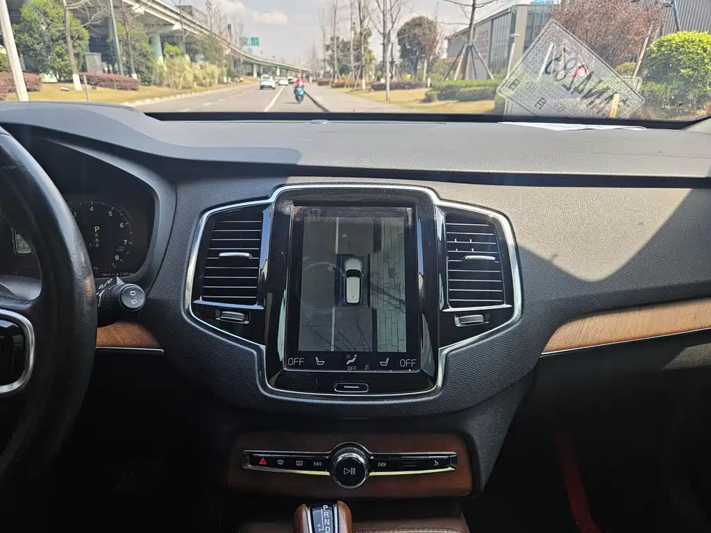 Volvo XC90 2018 T6 7 мест