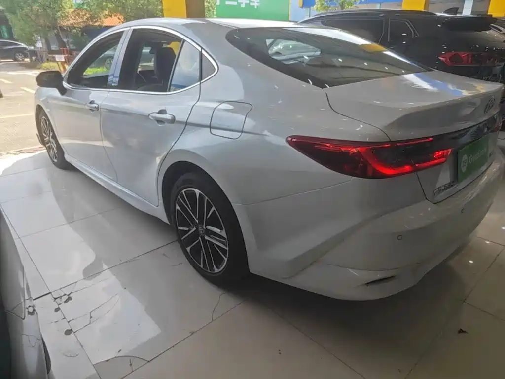 Toyota Camry — миниатюра 5
