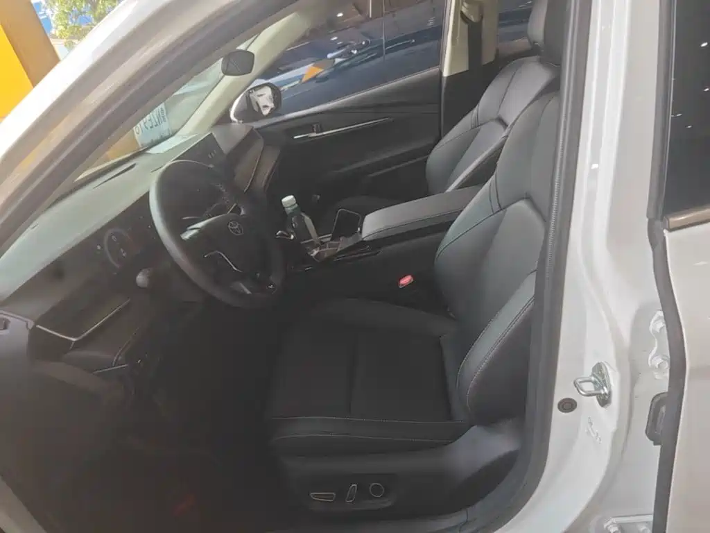 Toyota Camry — миниатюра 15