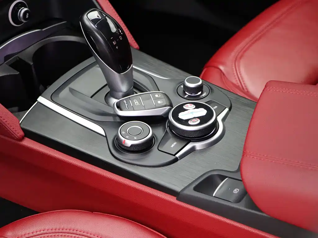 Alfa Romeo Stelvio — миниатюра 17