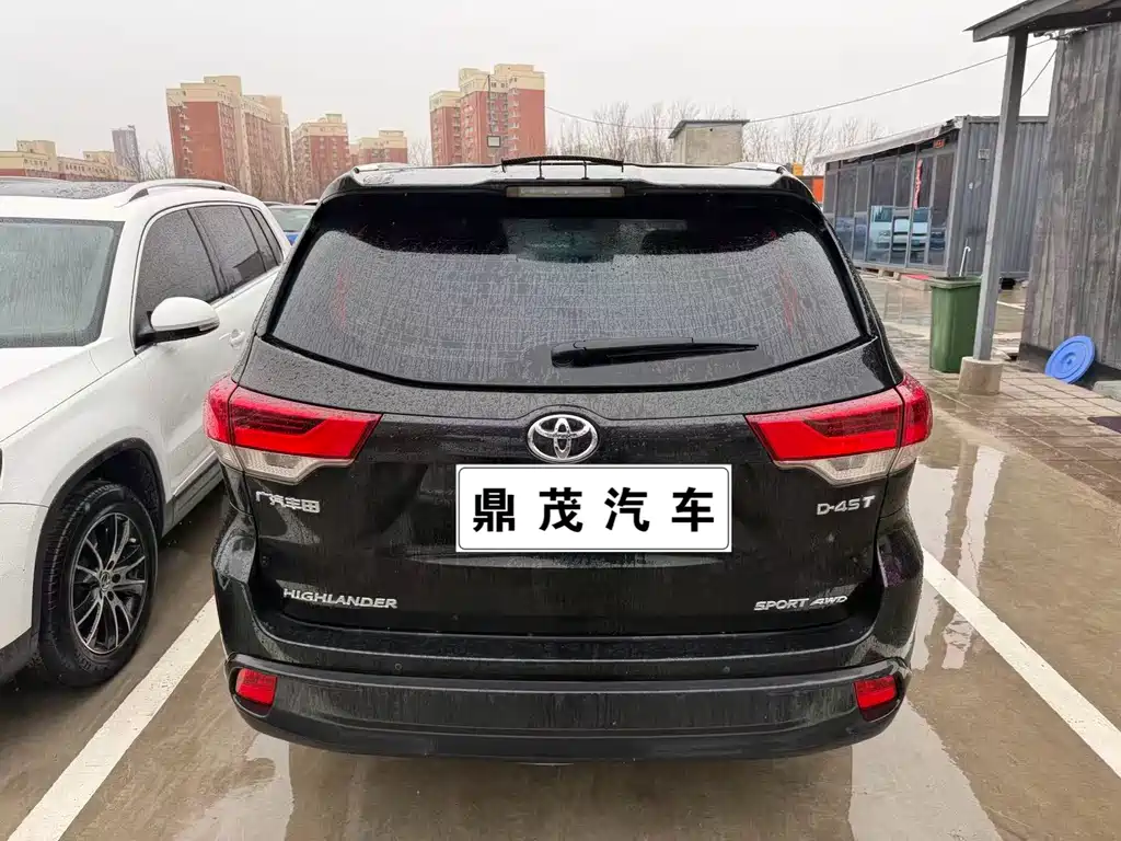 TOYOTA HIGHLANDER