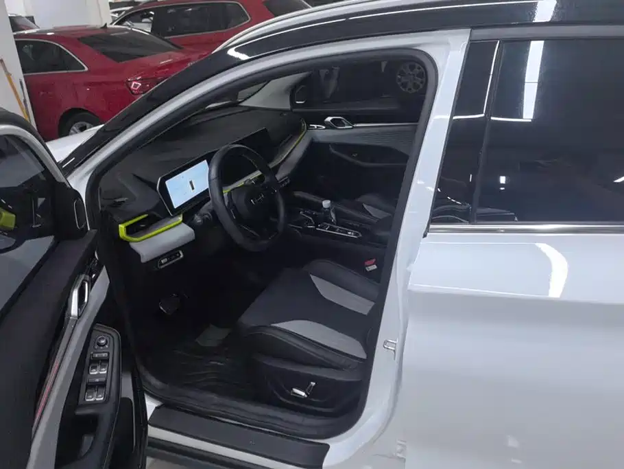 Geely Binyue — миниатюра 9