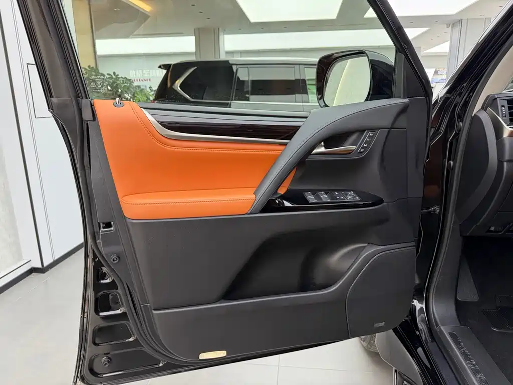 Lexus LX — миниатюра 15