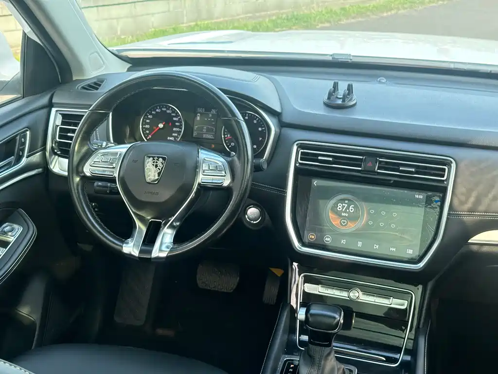 Roewe RX8 — миниатюра 7