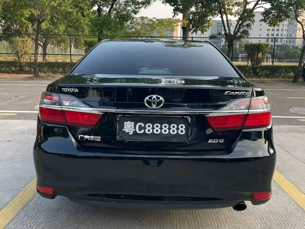 Toyota Camry — миниатюра 8