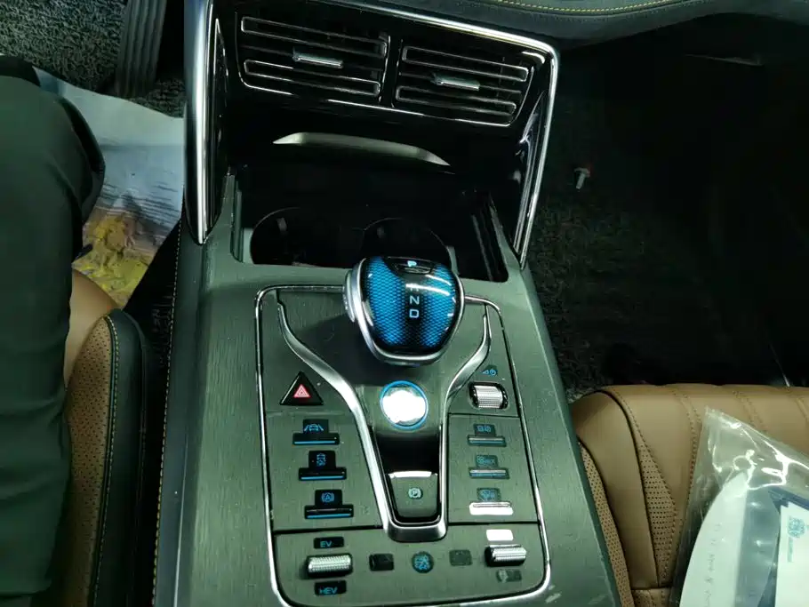 BYD Tang New Energy — миниатюра 16