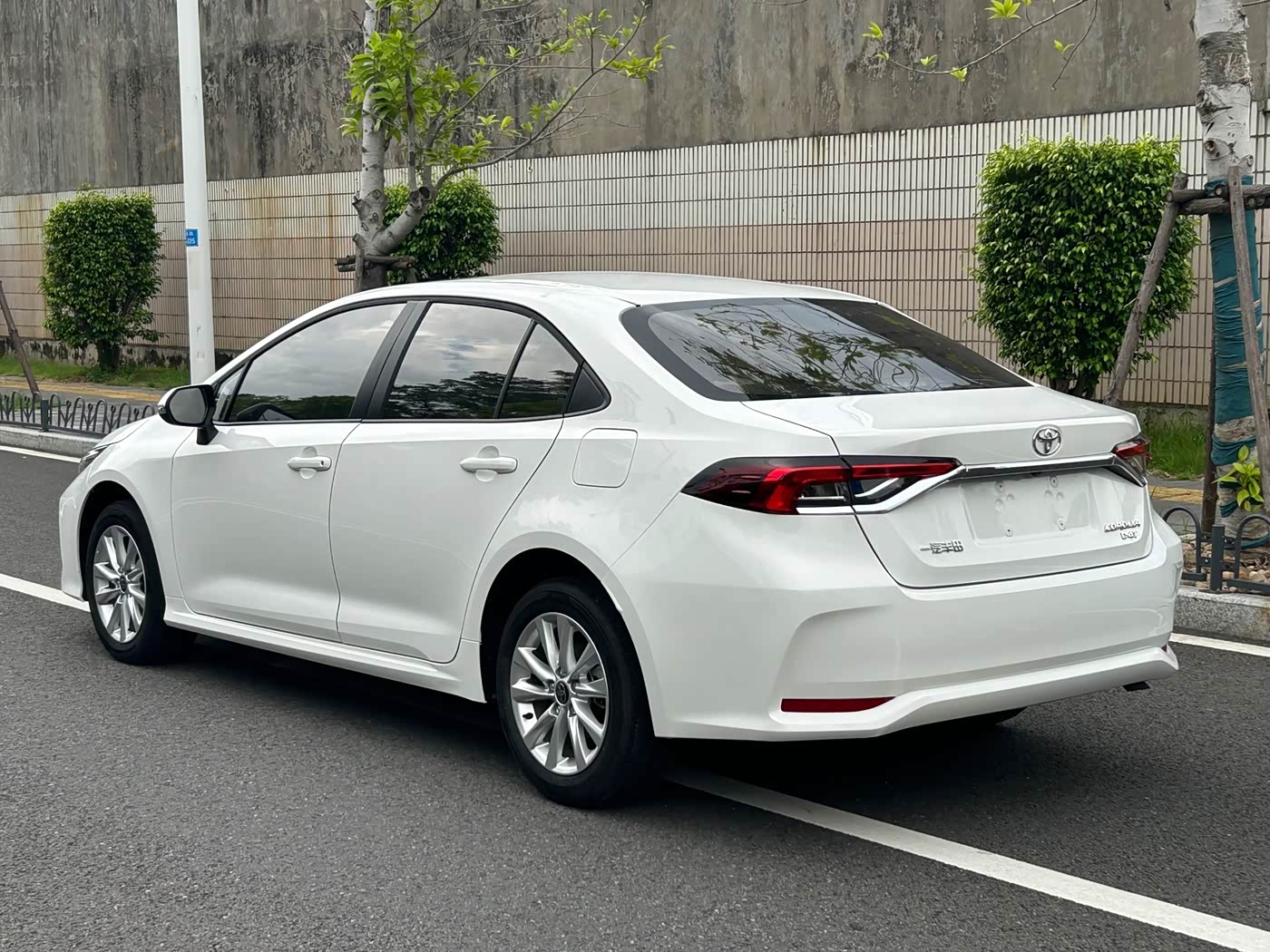 Toyota Corolla 1.2 л 2025 г. Белый, пробег 9000 км