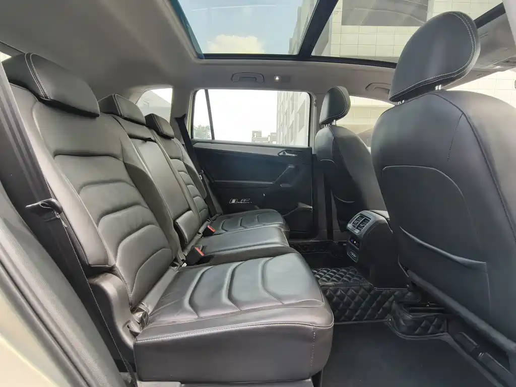 Volkswagen Tiguan L — миниатюра 10