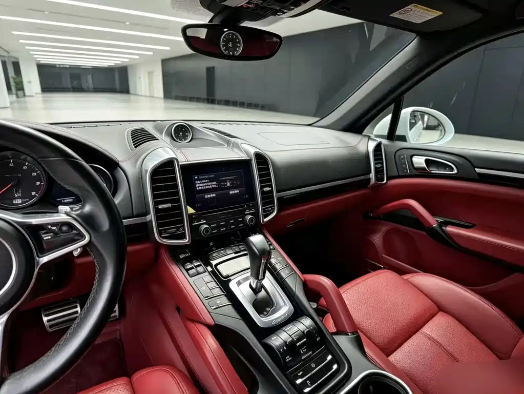 Porsche Cayenne — миниатюра 8