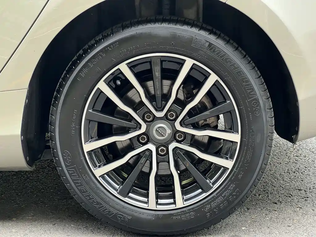 Volvo V40 — миниатюра 17