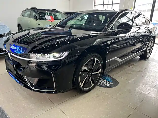 VOYAH LANTU CHASING LIGHT 2024