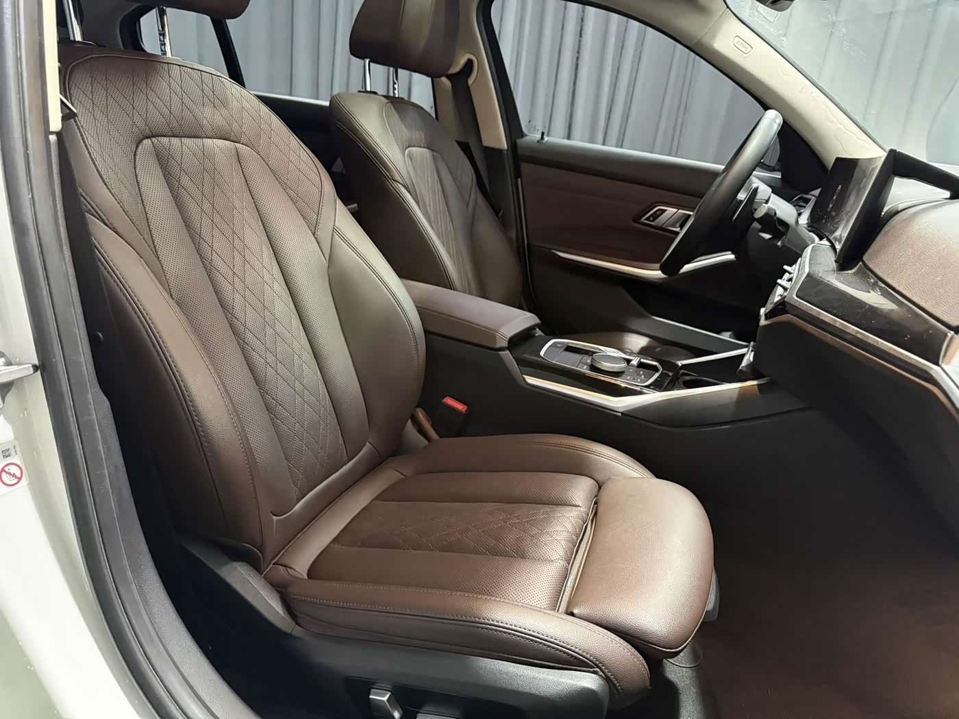 BMW 3 Series 2.0 л 2023 г. Белый, пробег 25000 км