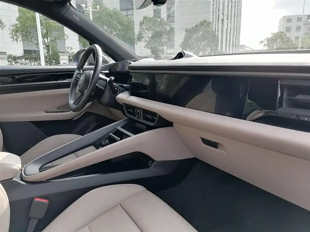 PORSCHE MACAN NEW ENERGY