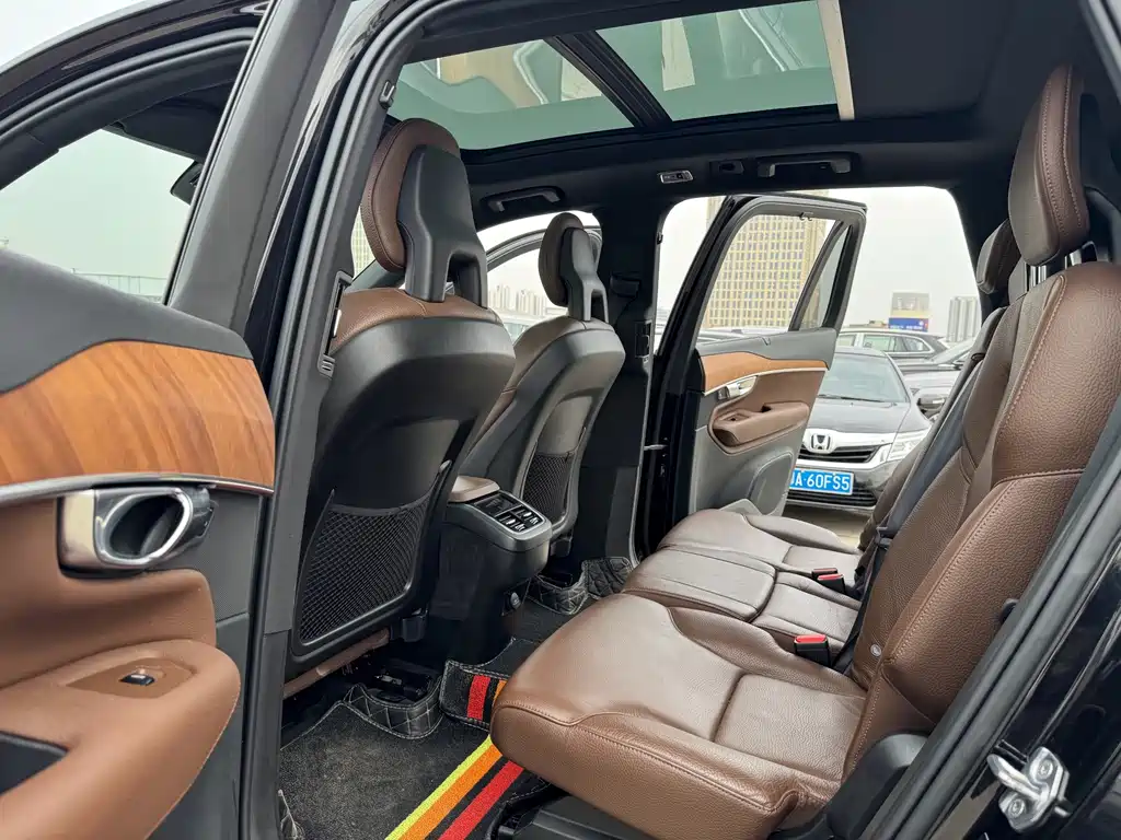 Volvo XC90 — миниатюра 8
