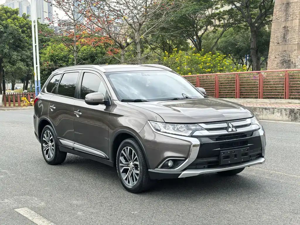 MITSUBISHI OUTLANDER