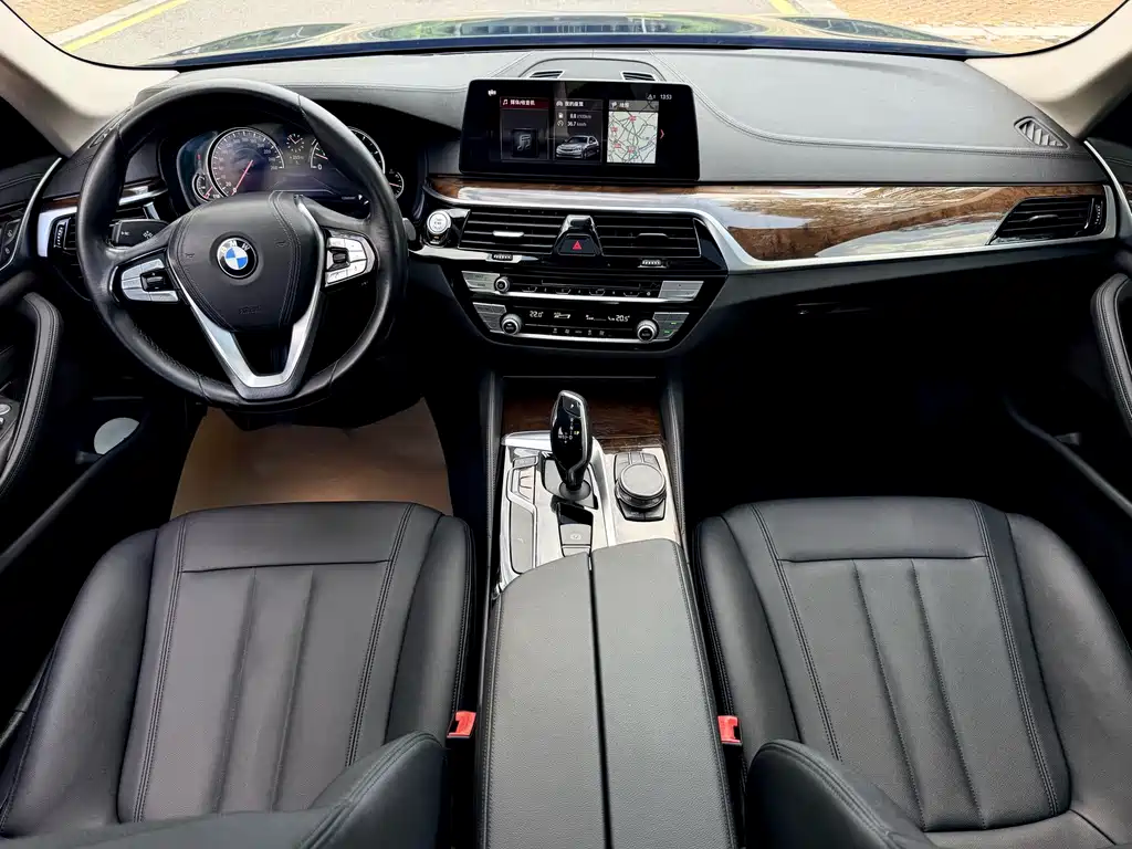 BMW 5 Series — миниатюра 24