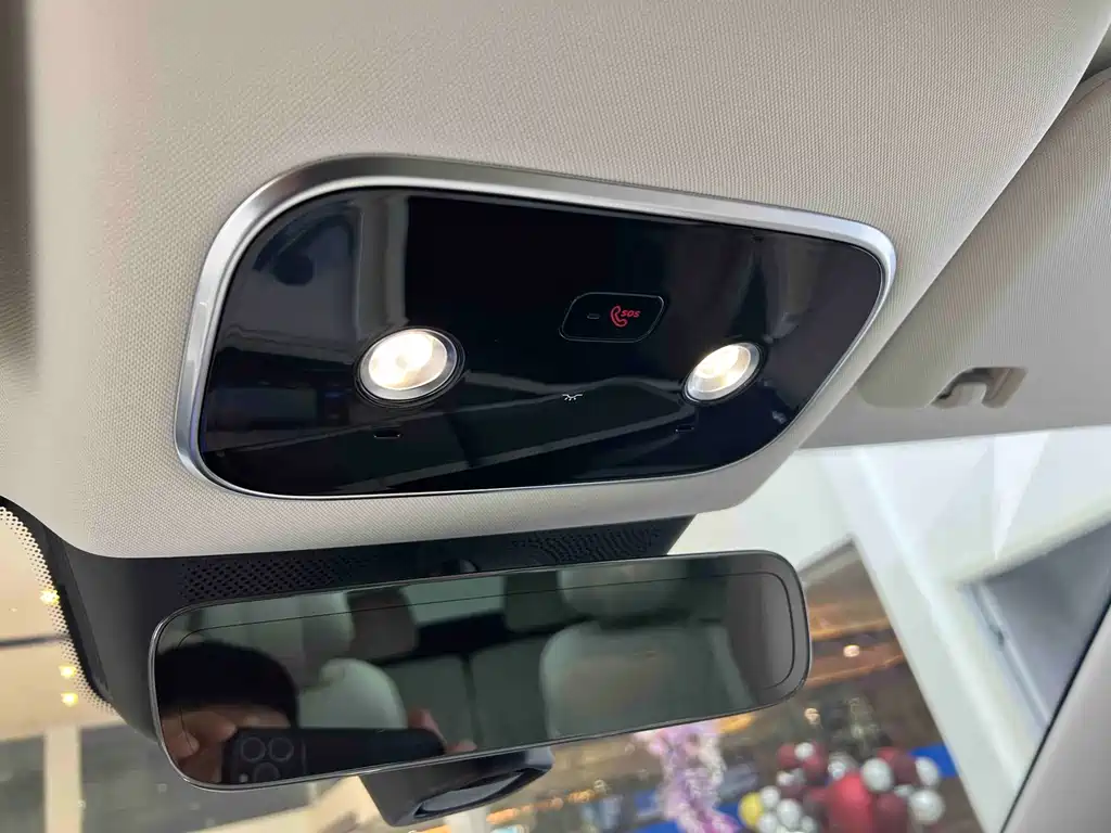 AITO ASK THE WORLD M8