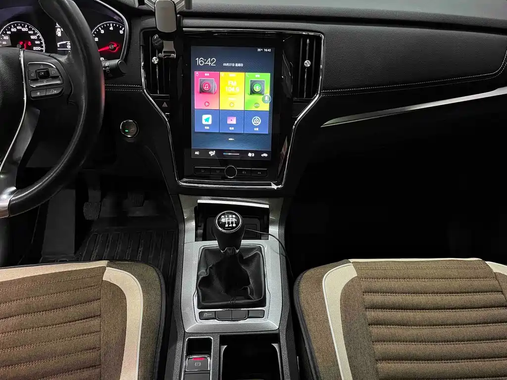 Roewe RX5 — миниатюра 11