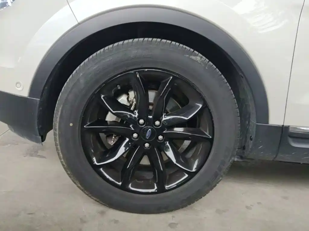 Ford Explorer (Import) — миниатюра 23