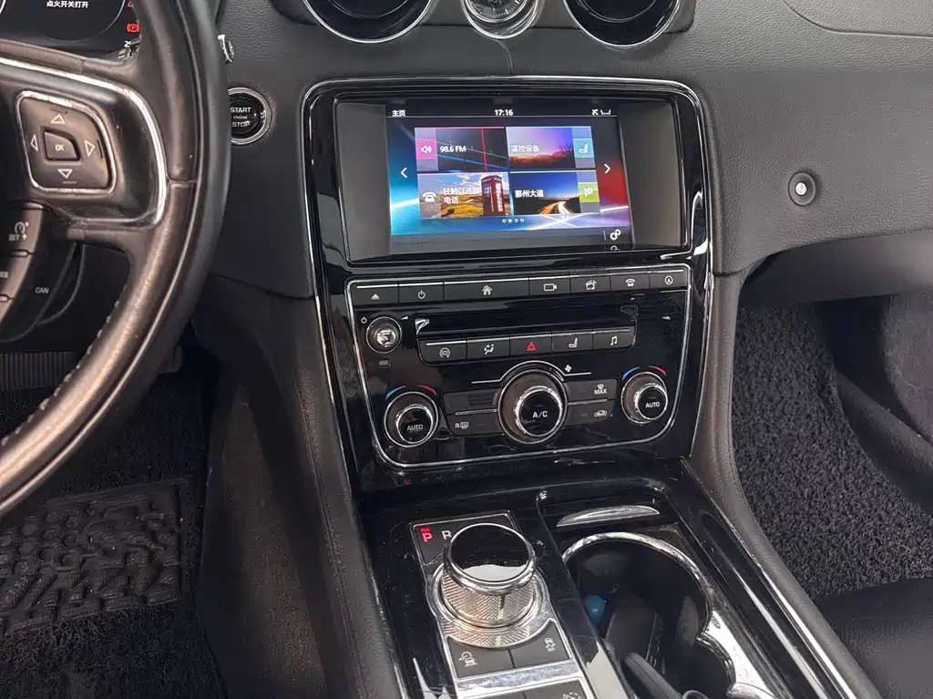 Jaguar XJ — миниатюра 8