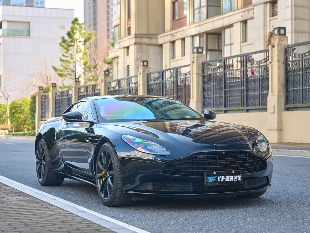 ASTON MARTIN DB11