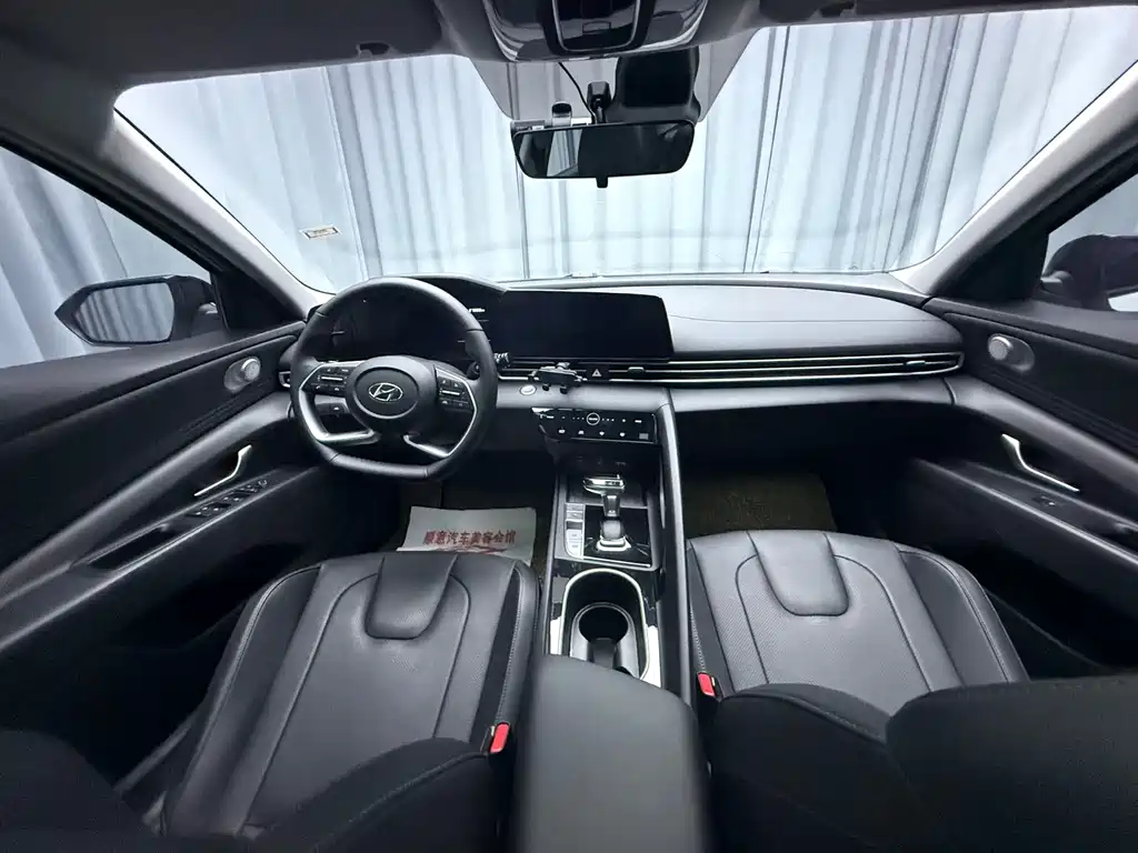 Hyundai Elantra — миниатюра 12