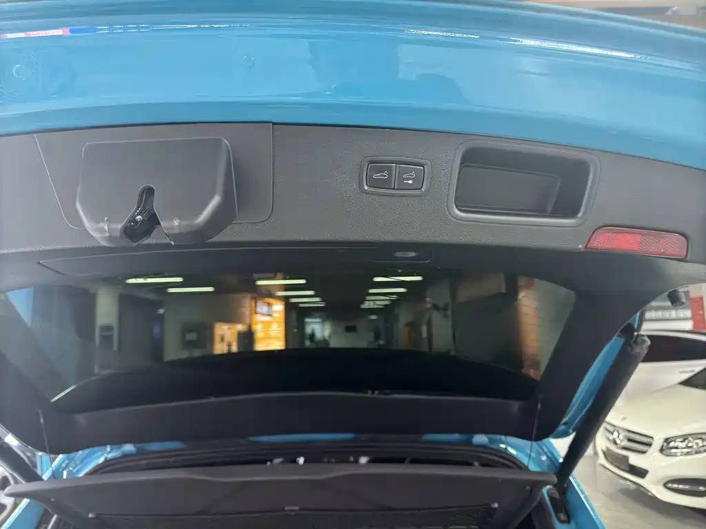 Porsche Macan — миниатюра 13