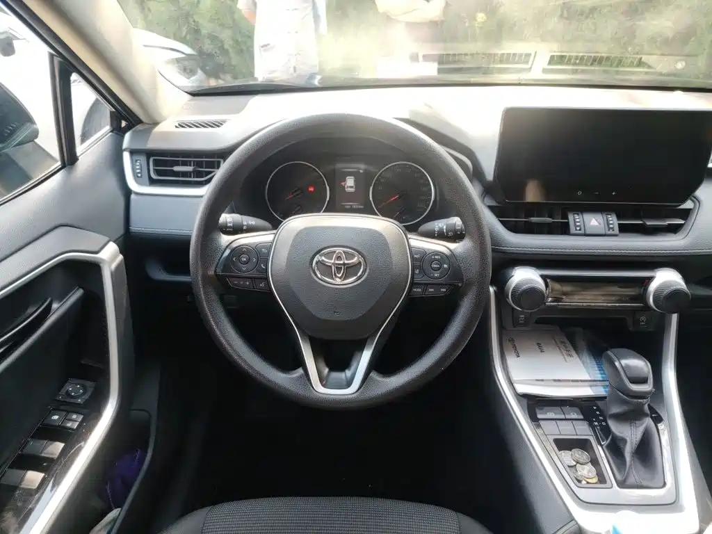 Toyota RAV4 — миниатюра 6