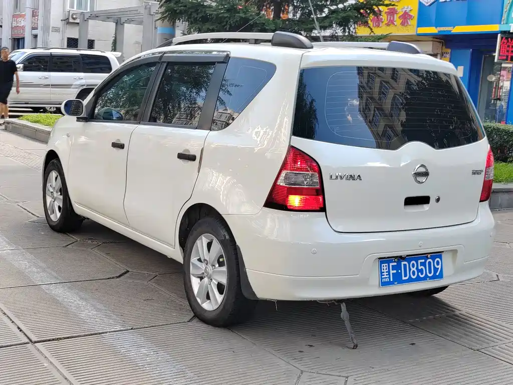 Nissan Livina Dynamic Sharp 1.6XV CVT Luxury Edition, фото 4