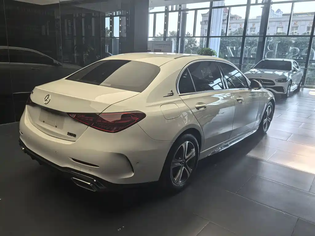 Mercedes-Benz C-Class — миниатюра 11