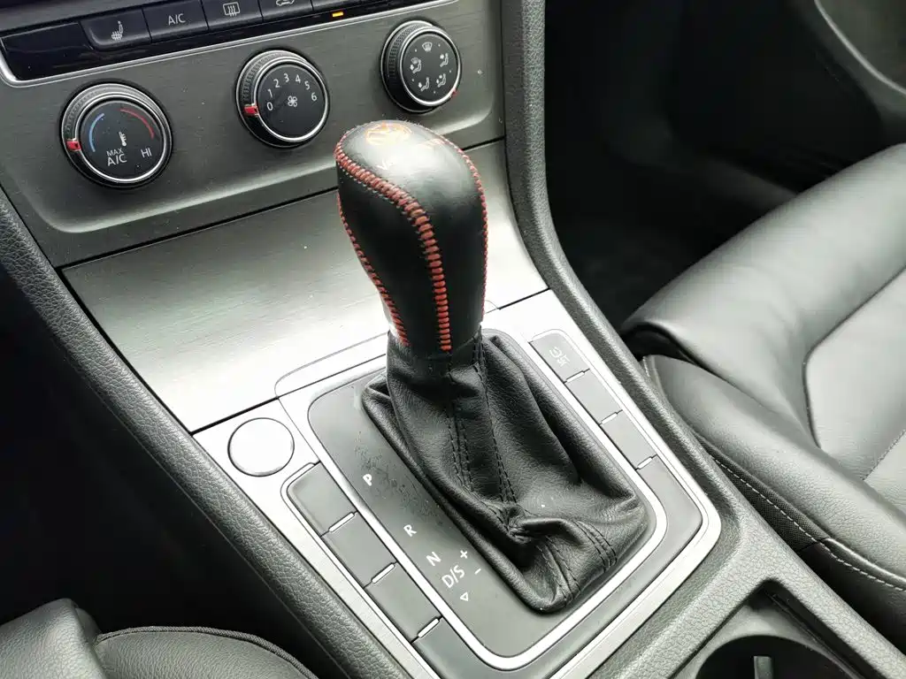 Volkswagen Golf — миниатюра 13