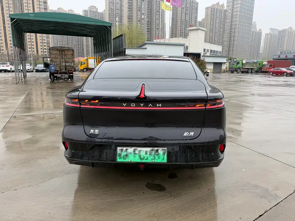 VOYAH LANTU CHASING LIGHT